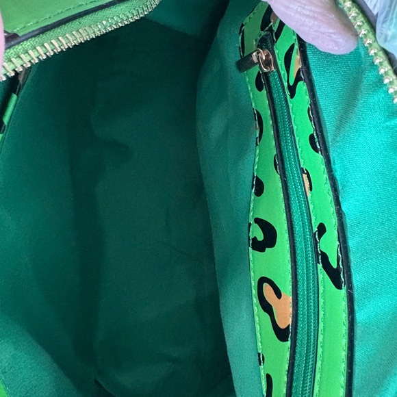 Green Leopard Print Women's Bag with Crossbody Strap and Matching Wallet - Picture 3 of 6